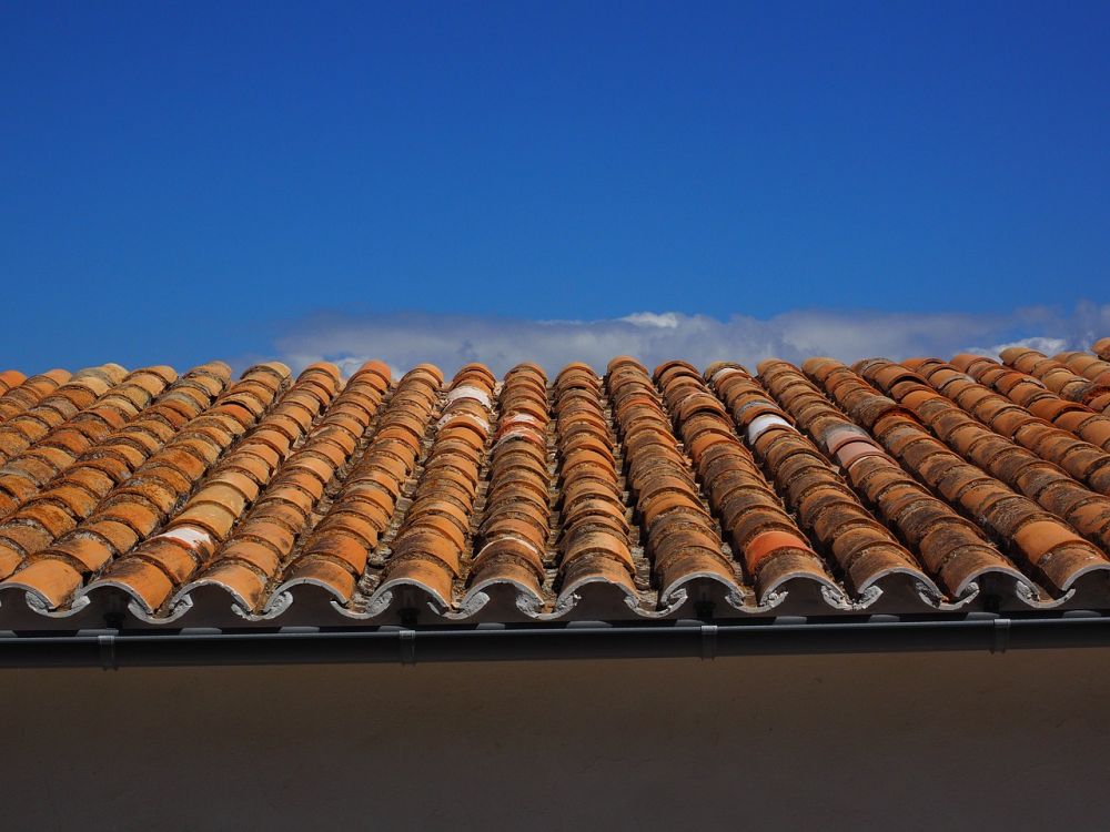 Taktekking av flate tak: Metoder, materialer og vedlikehold
